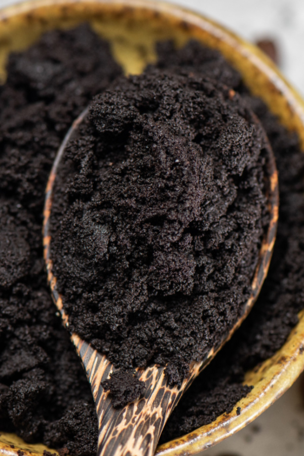 coffee grounds in the winter