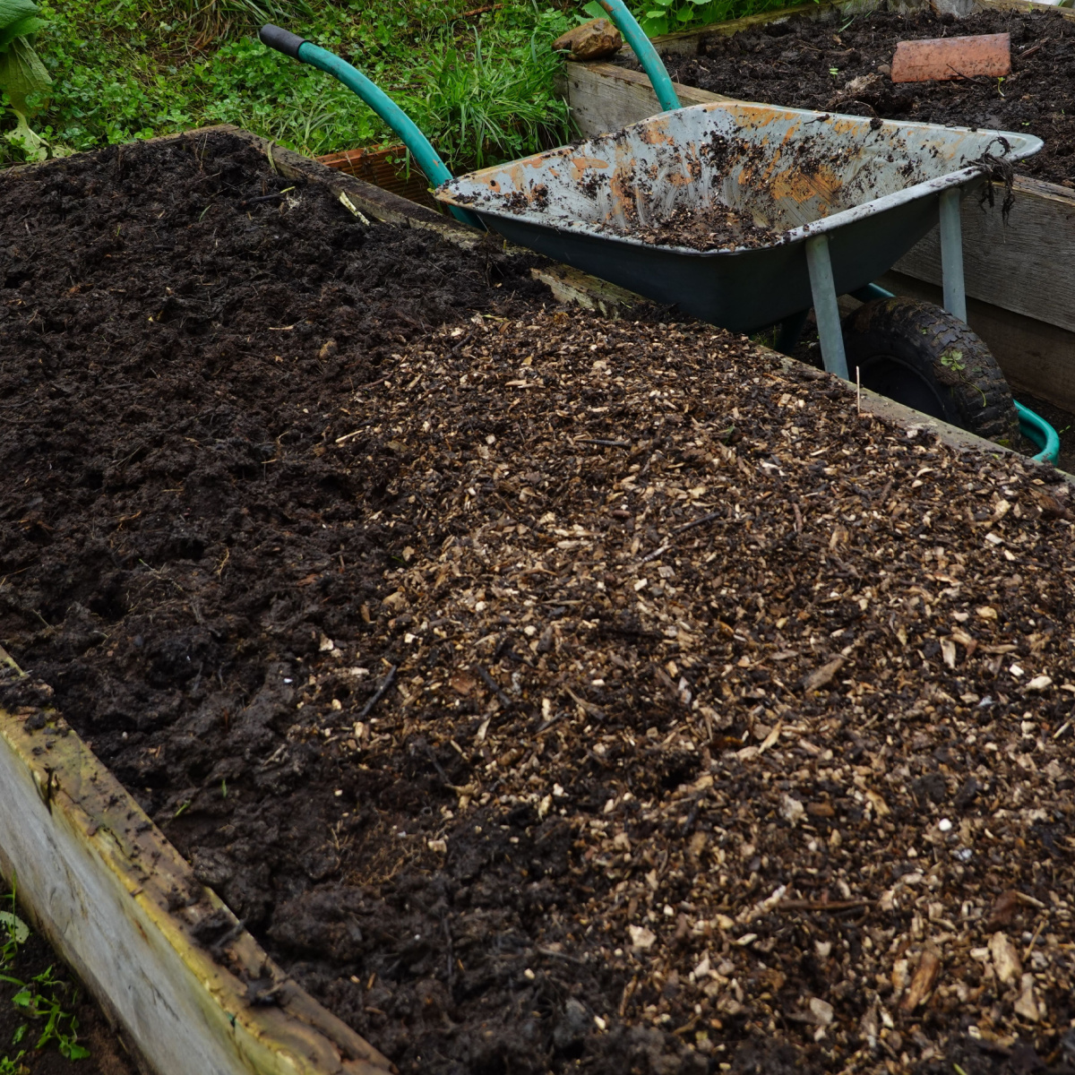 Filling Raised Beds - How To Create A Perfect Soil Mix For Plants!